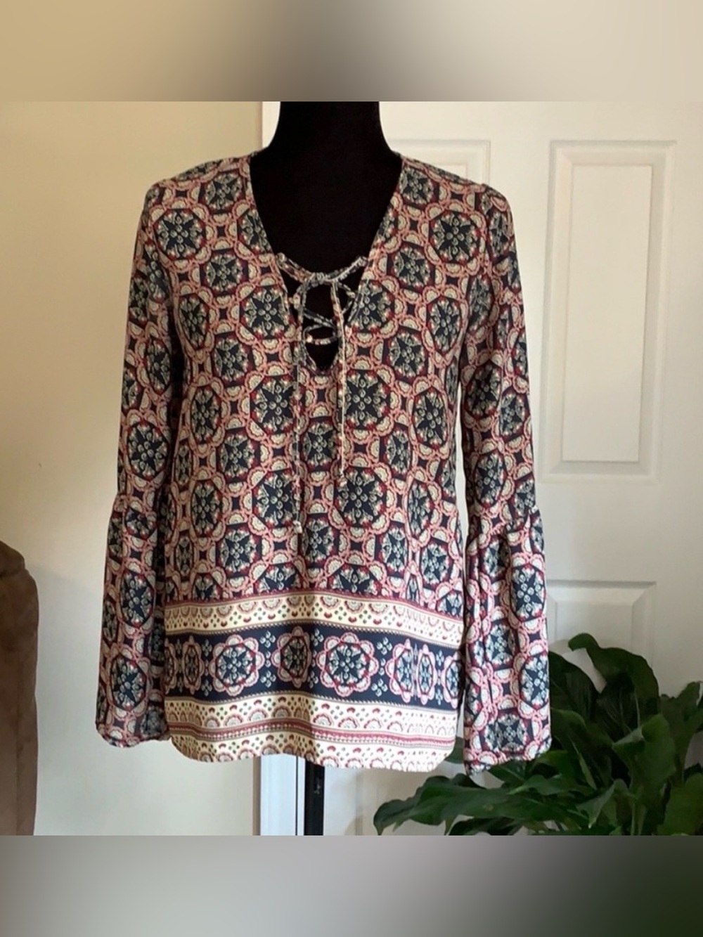 Abercrombie & Fitch - Ladies Size Small Top  EUC~ 5 items for $25